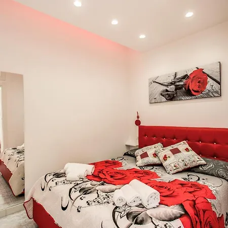 Casa Lolla, A Red Rose In * ソレント